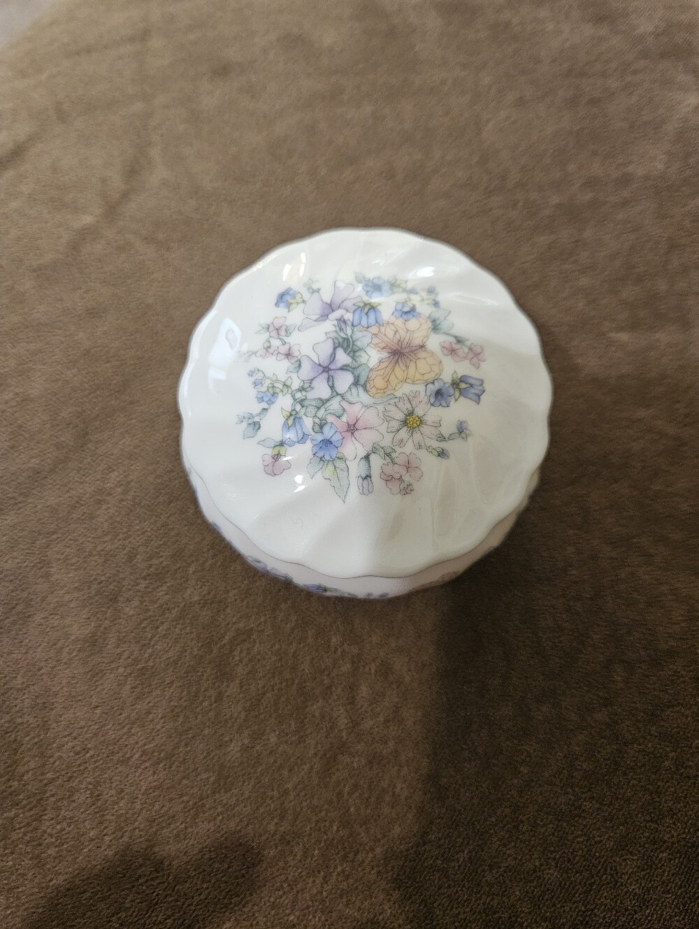 WEDGWOOD ANGELA OVAL COVERED TRINKET DISH